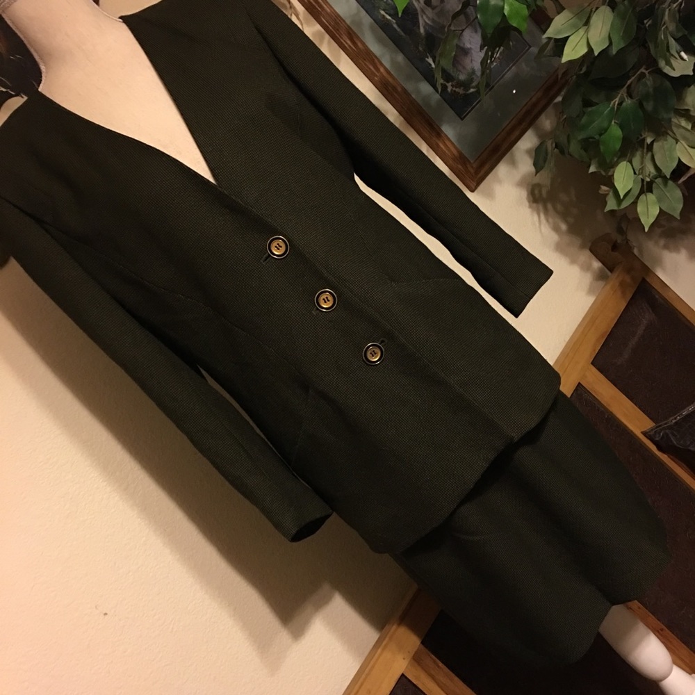 Vintage Atrium Collection olive jacket skirt set 7/8